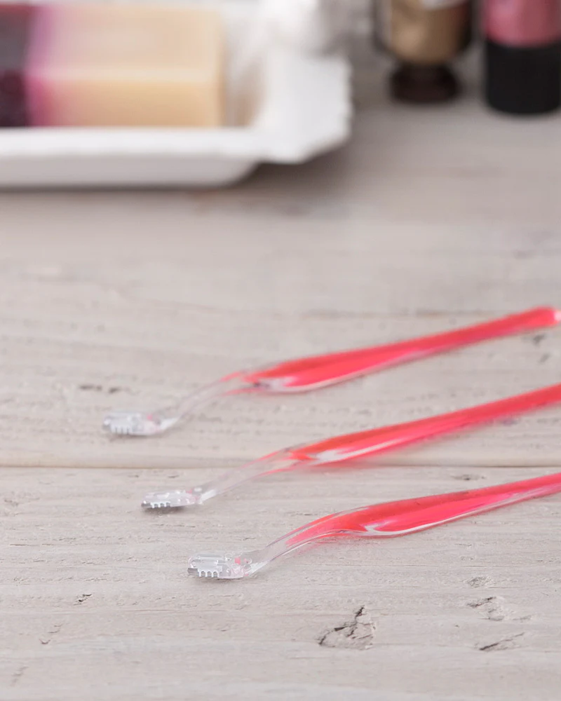 KAI Petite Eyebrow Razor L - Image 2