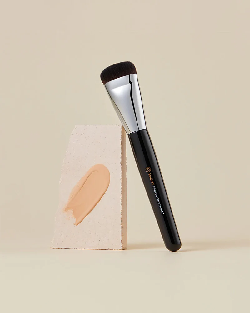 Studio 17 Glide Foundation Brush 411