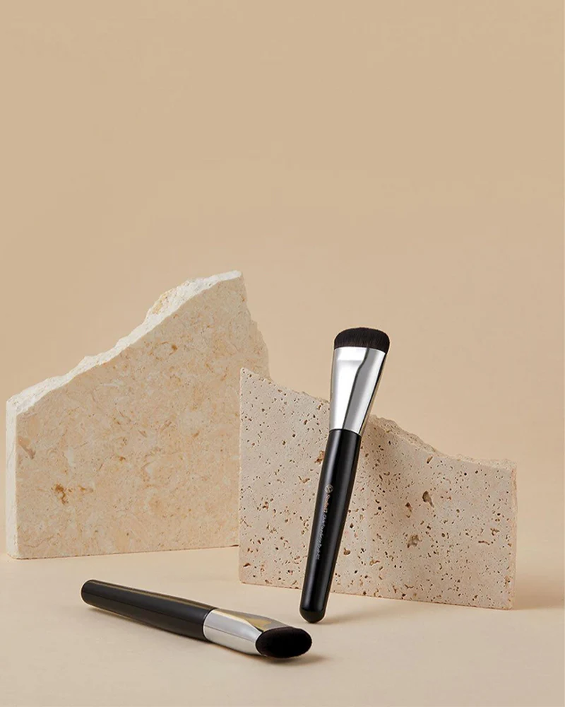 Studio 17 Glide Foundation Brush 411 - Image 3